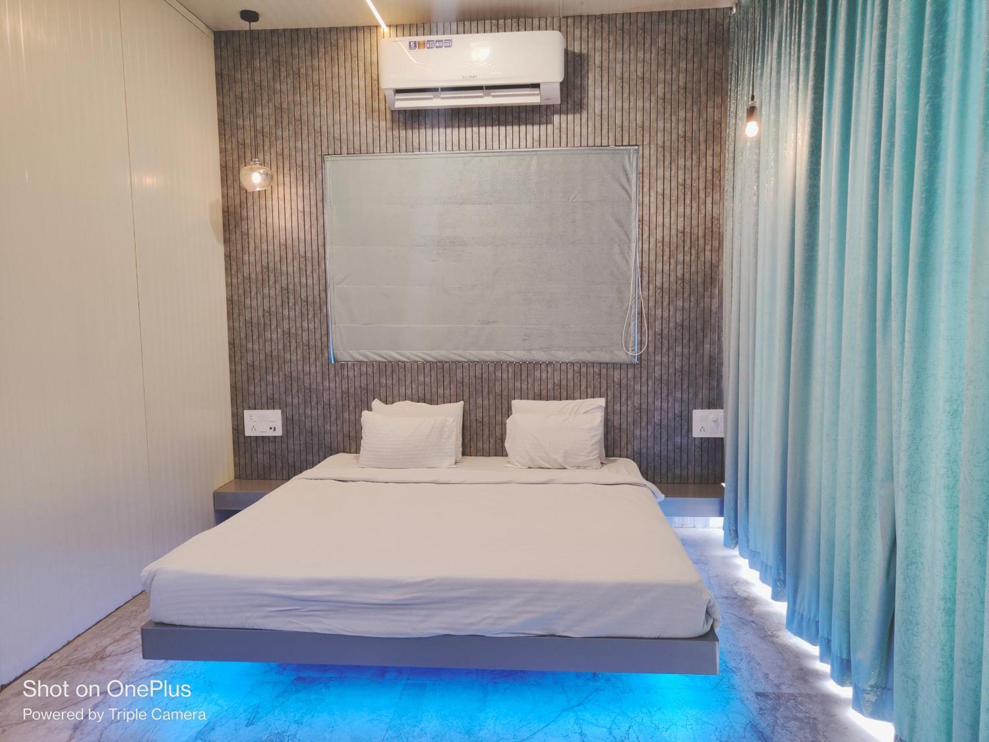 Vss Lawns & Resorts Llp Shahada Экстерьер фото