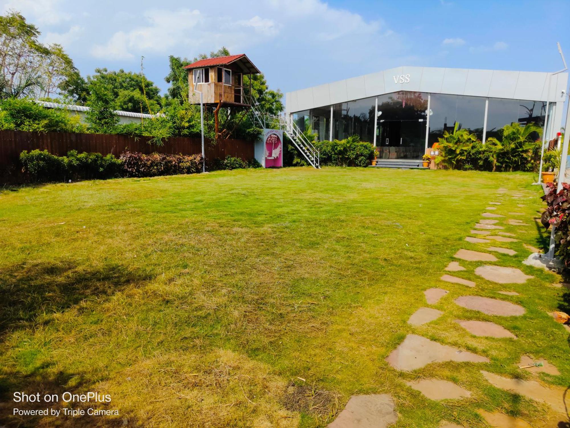 Vss Lawns & Resorts Llp Shahada Экстерьер фото